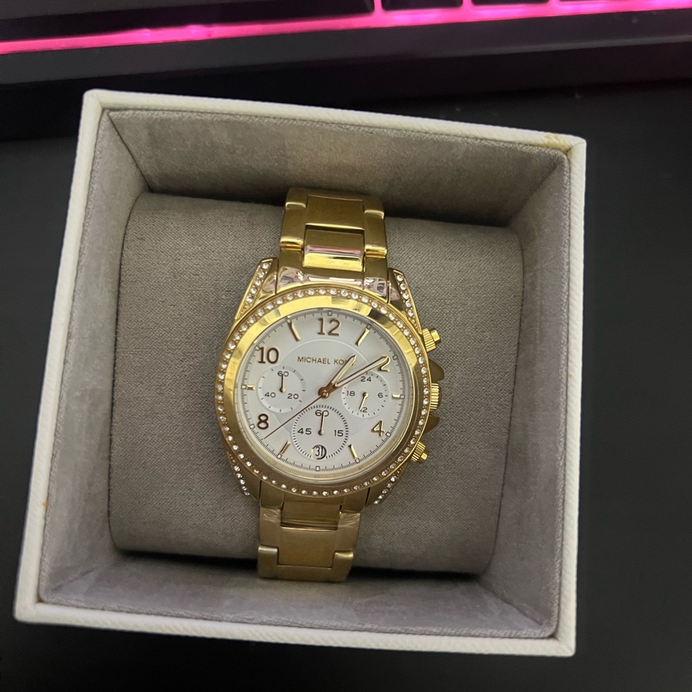 BRAND NEW Michael kors womens watch